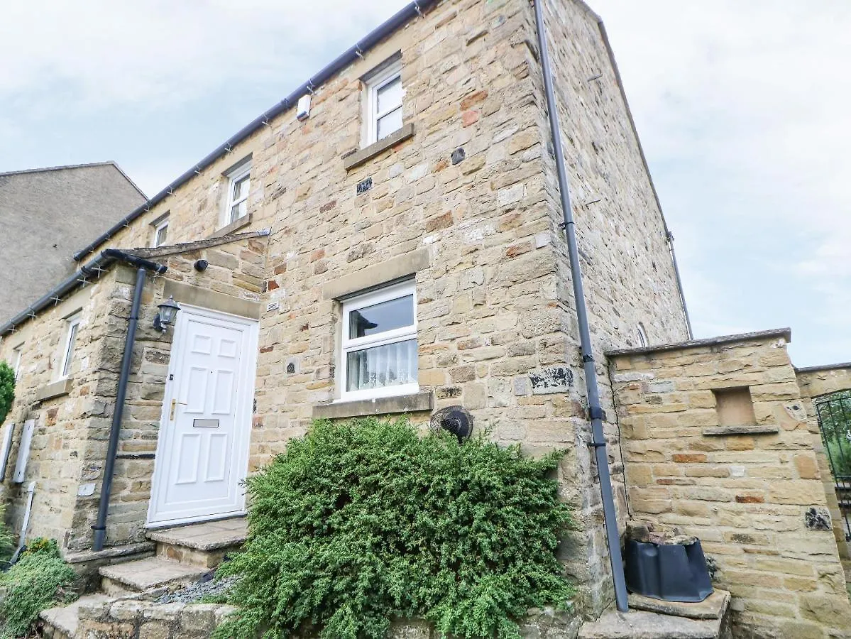 Kelda Garthr Tranquil Garden Villa Leyburn